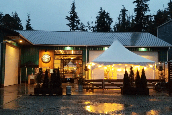 tofino-brewing-outside-web